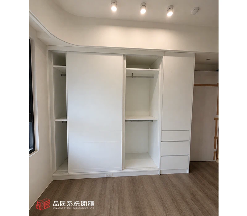 推拉門衣櫃